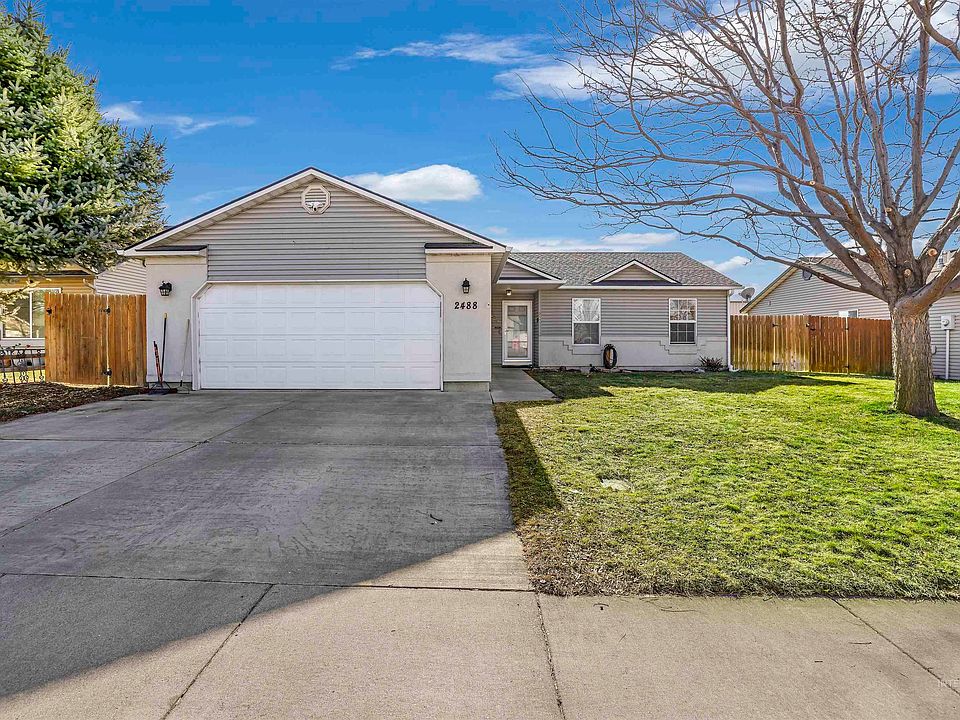 1st image of 2488 Alderwood Ave