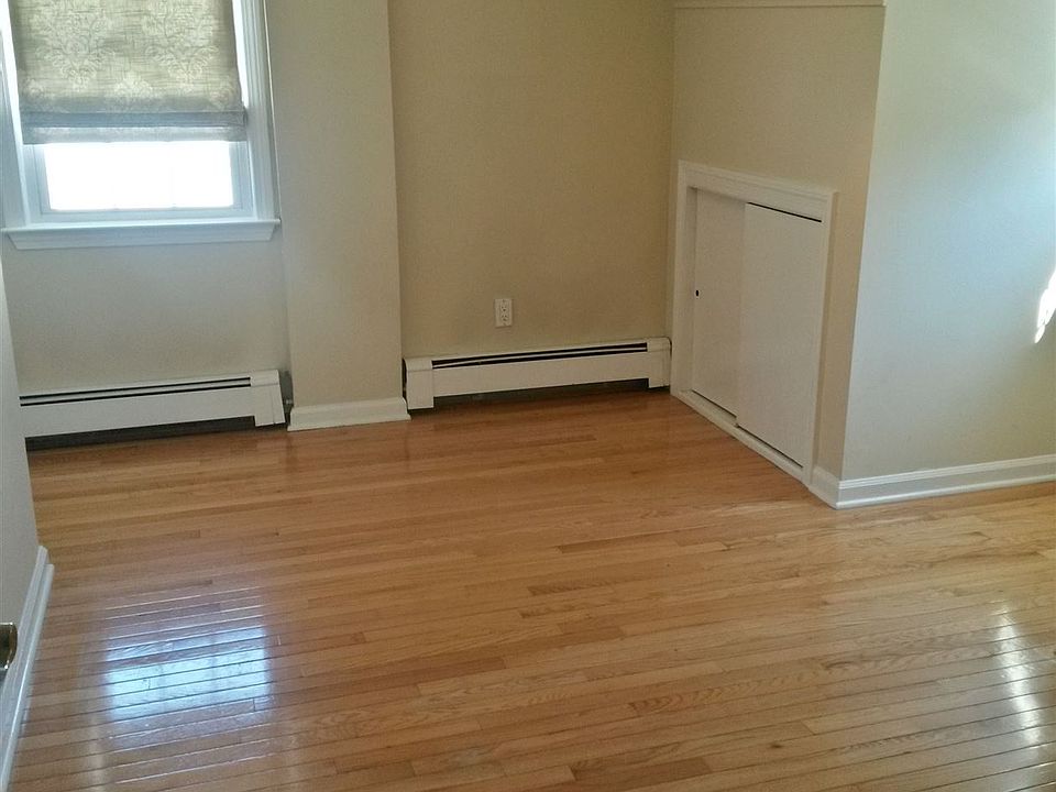 2nd image of 157 Courtland Hill St