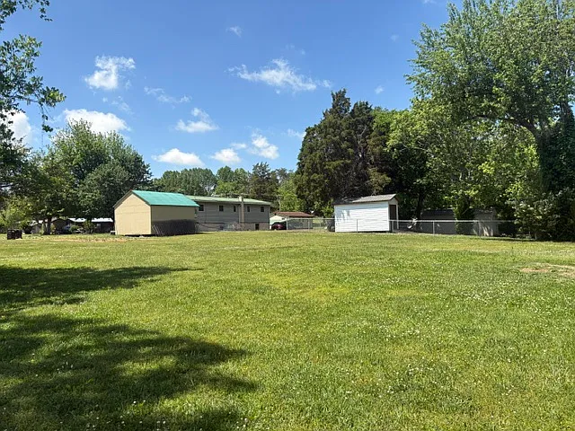 405 Greenwood Cir — Photo 9