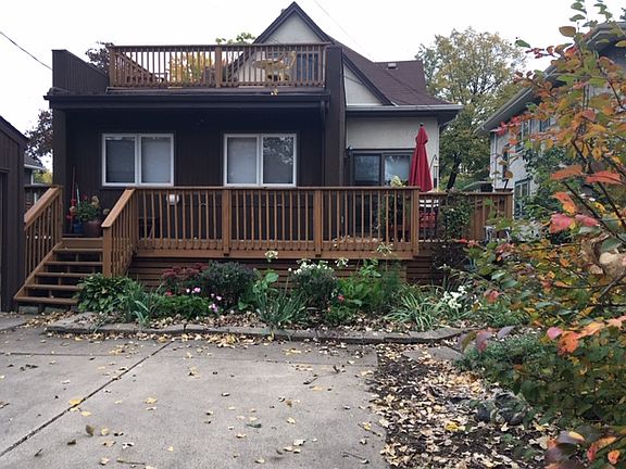 3rd image of 1040 Saint Clair Ave