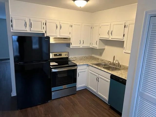 2835 Hillside Dr — Photo 1