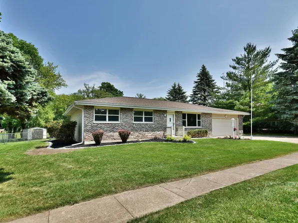 709 Oak Manor Dr, Marengo, IL 60152