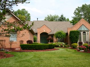27902 Copper Creek Ln, Farmington Hills, MI 48331