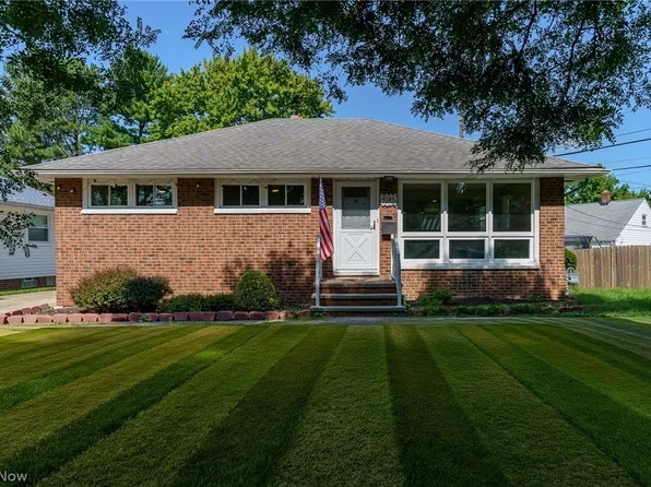 6150 Vernondale Dr, Parma Heights, OH 44130