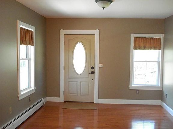 6 Bank Street - Entrance