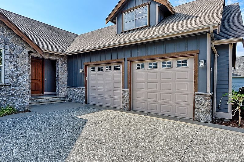 3rd image of 821 Red Maple Loop