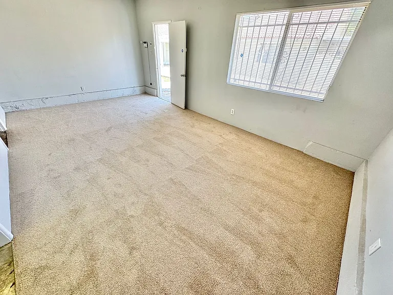 2913 Colanthe Ave — Photo 33