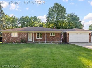 33413 Louise Ave, Clinton Township, MI 48035