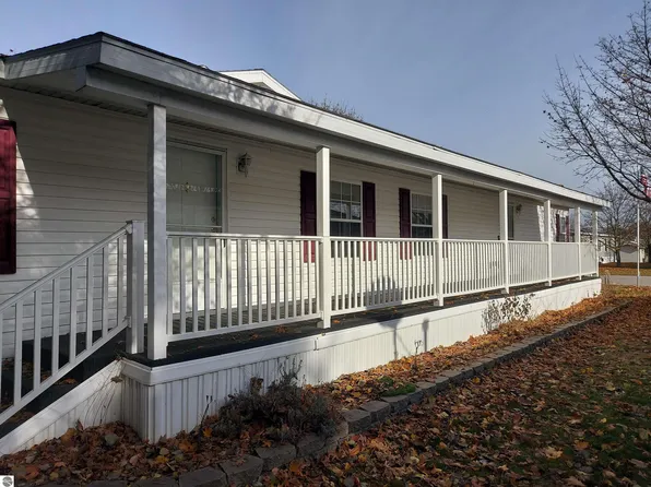 2405 Treelane Dr, Traverse City, MI 49686