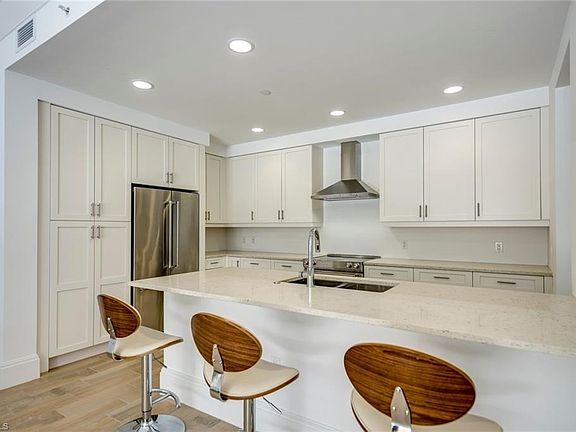 5th image of 1035 3rd Ave S Unit 218
