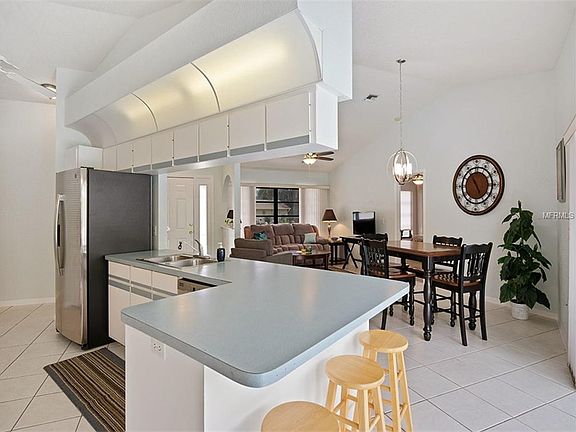 4th image of 306 Capatola St