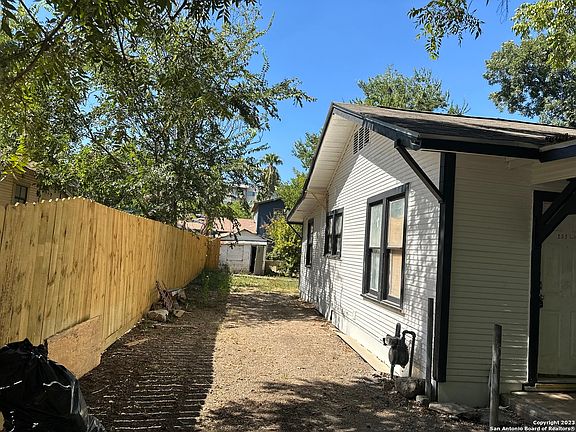 3rd image of 121 WEAVER ST