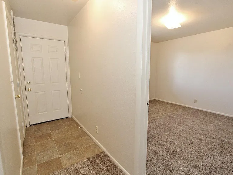 551 N Moffatt Ave #9 — Photo 2