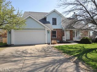 3415 Fountain Lake Dr, Bloomington, IL 61704