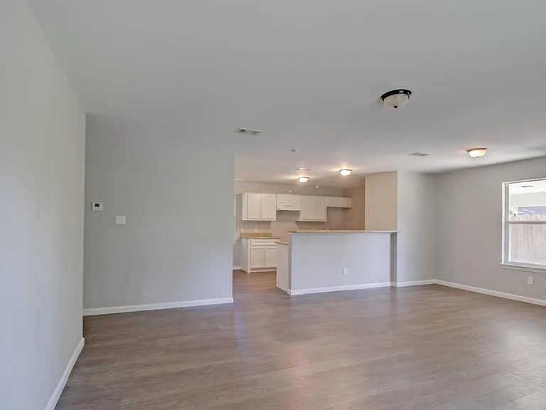 1022 Jeff St — Photo 7