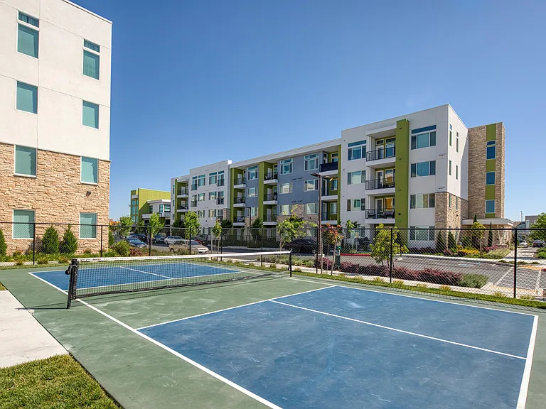 Zeta Luxury Apartments — Photo 31