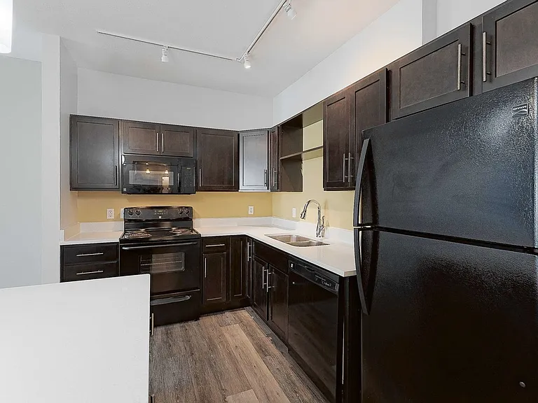 River Rock Apartments — Photo 40