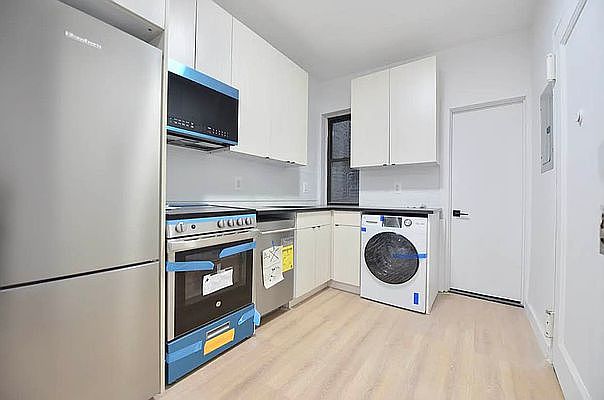 1st image of 446 W 55th St #Ee