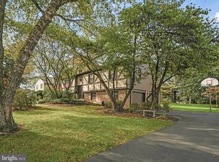 12 Country Side Ln, Leola, PA 17540