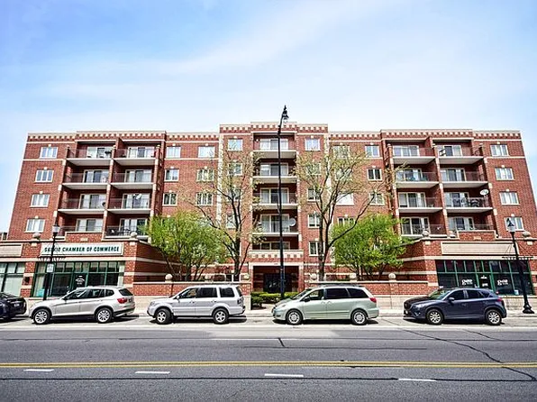 5000 Oakton St APT 210, Skokie, IL 60077
