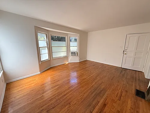 2475 N Beachwood Dr #3 Photo 1