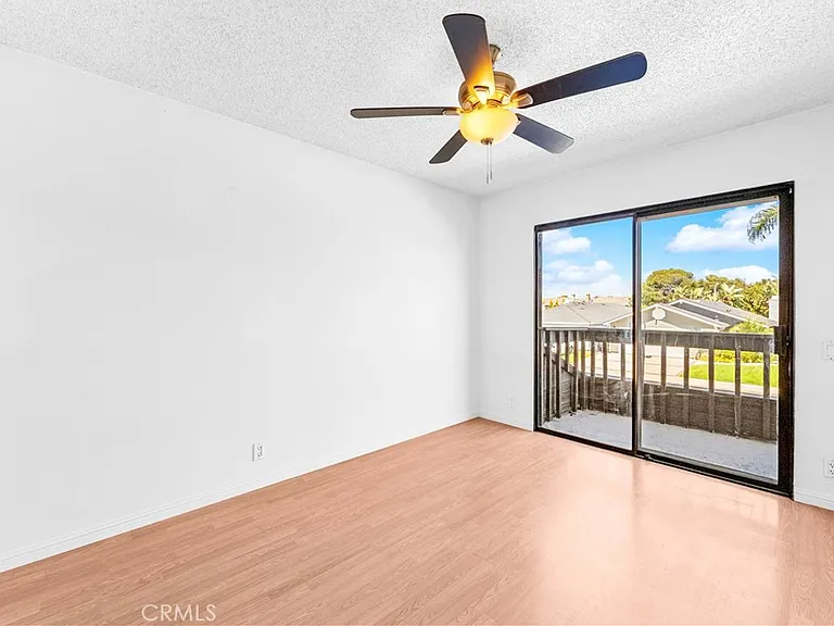 1407 Lakeside Ln — Photo 44