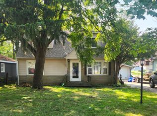 416 Cedar St, Lake In The Hills, IL 60156