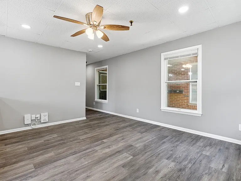 1725 Henry Ave #101 — Photo 8