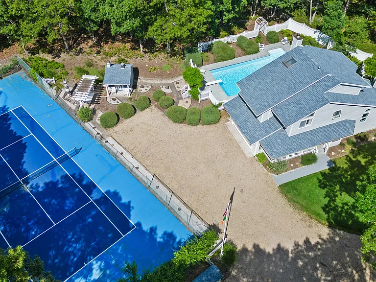 3 Fairway Dr — Photo 2