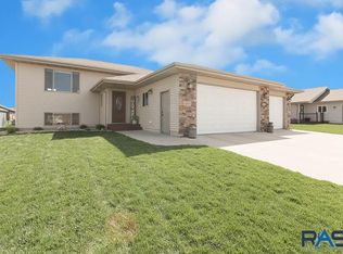1501 W Meadowbrook Trl, Brandon, SD 57005