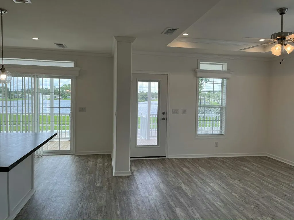 3 bed, 2.0 bath, 1460 sqft, $1,449 — Photo 4
