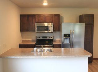 231 Centennial Dr, North Sioux City, SD 57049
