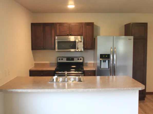 231 Centennial Dr, North Sioux City, SD 57049