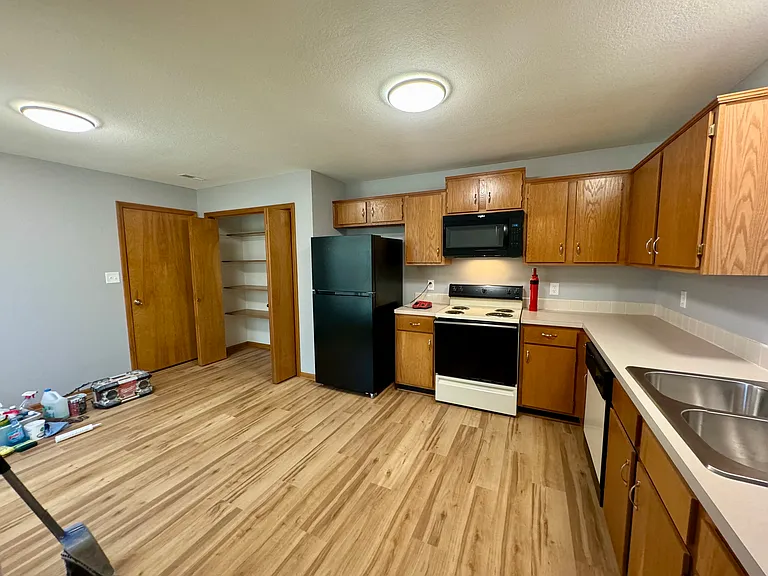 2100 Pikes Peek Pl — Photo 2