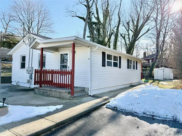 188 Hallock Landing Rd — Photo 1