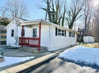 188 Hallock Landing Rd, Rocky Point, NY 11778