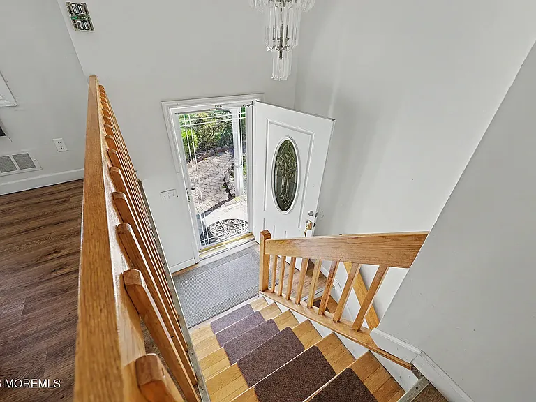 88 Curtis Pl — Photo 7