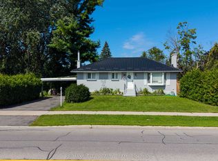 109 Meadowlands Dr W, Ottawa, ON K2G 2S1