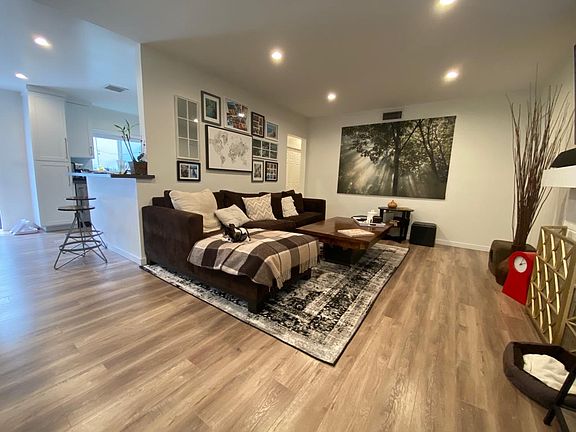 Living Room ( Apt does not come furnished, this is prior tenants images)
