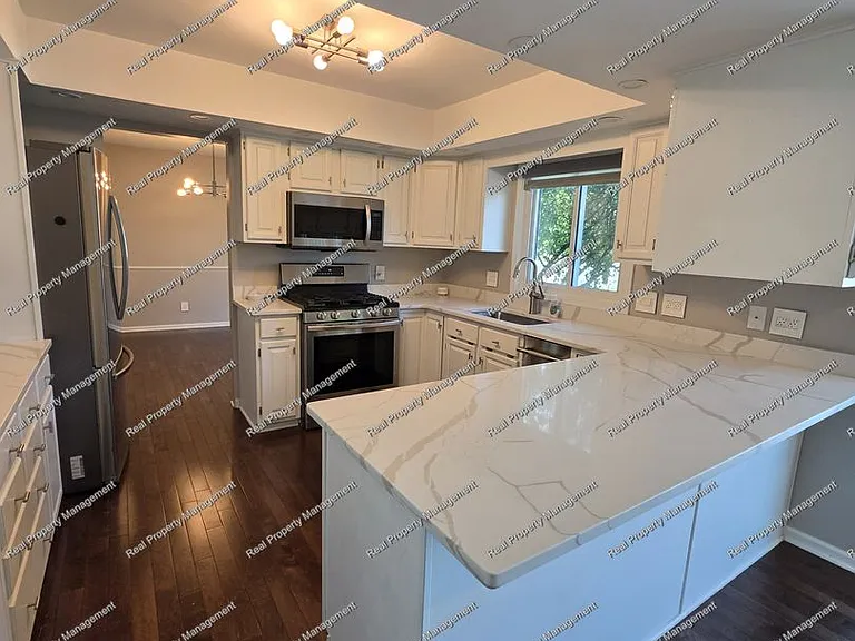 10016 Twin Creek Blvd — Photo 7