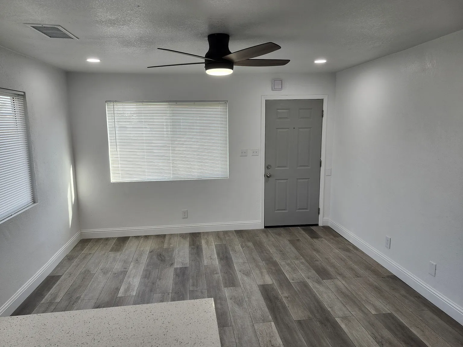 2 bed, 750 sqft, $1,500 — Photo 3
