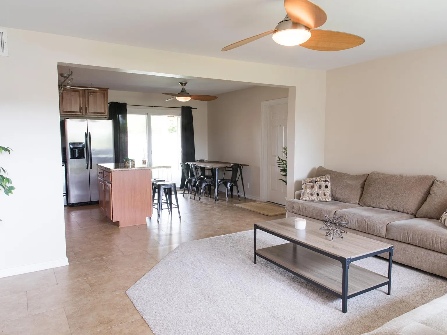 4 bed, 1358 sqft, $2,500 — Photo 2