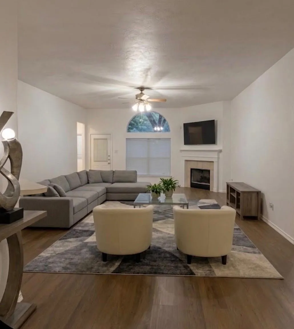 3 bed, 2.0 bath, 2144 sqft, $2,400 — Photo 4