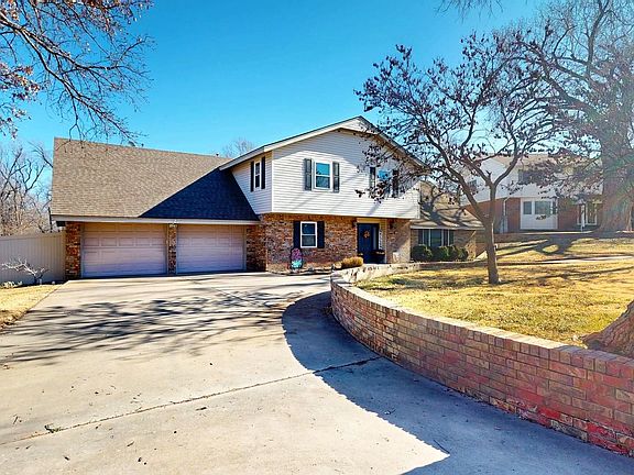 3rd image of 3712 Twisted Oak Ln