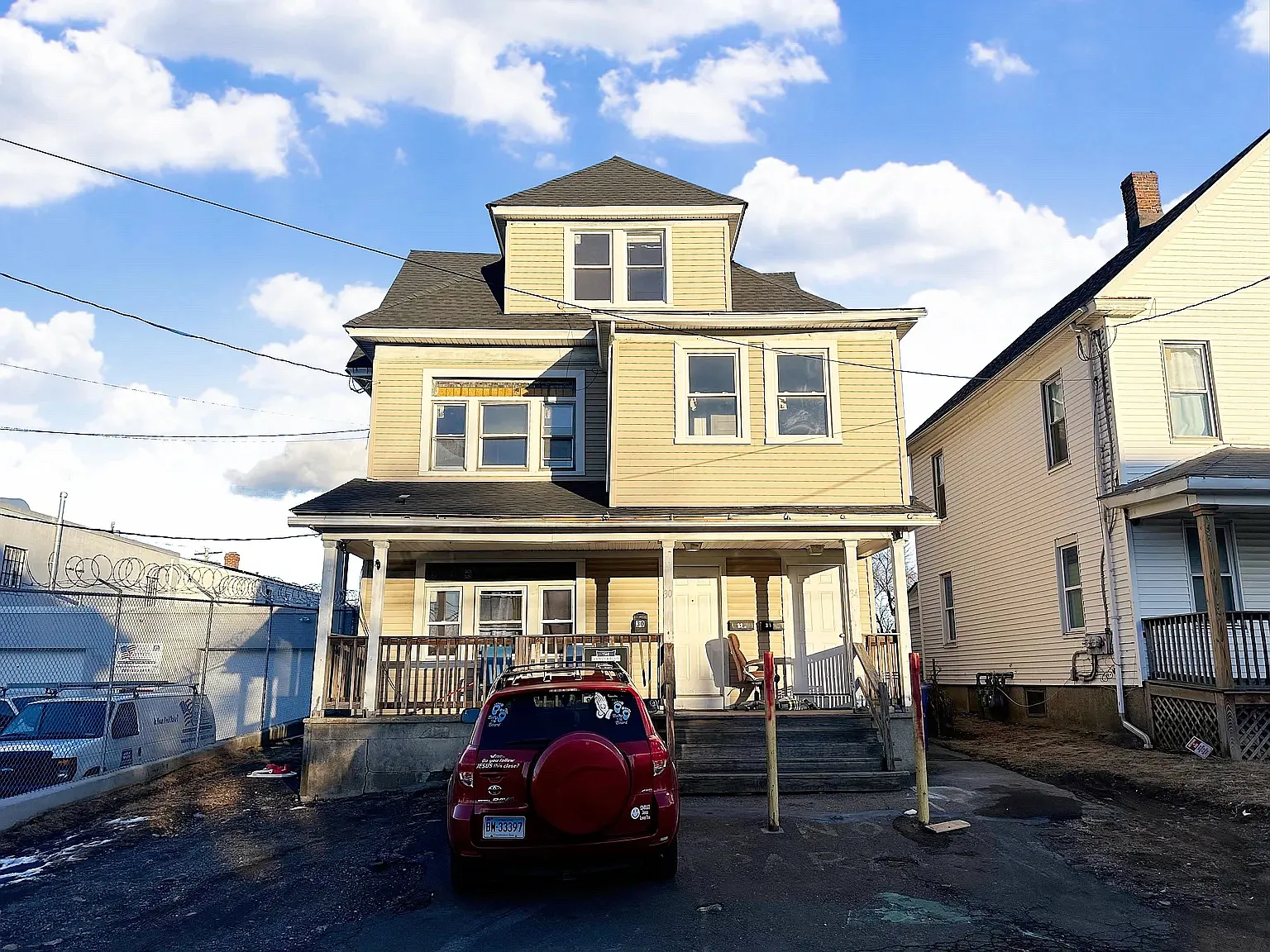 3 bed, $1,975 — Photo 1