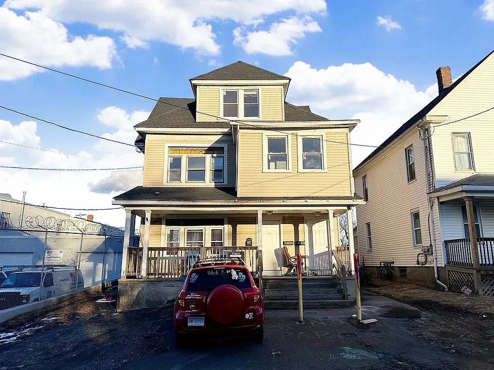 34 Wakeman St #3