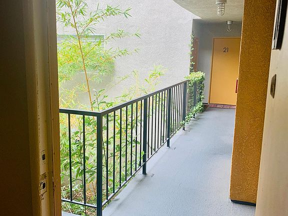 3rd image of 11441 Oxnard St #20