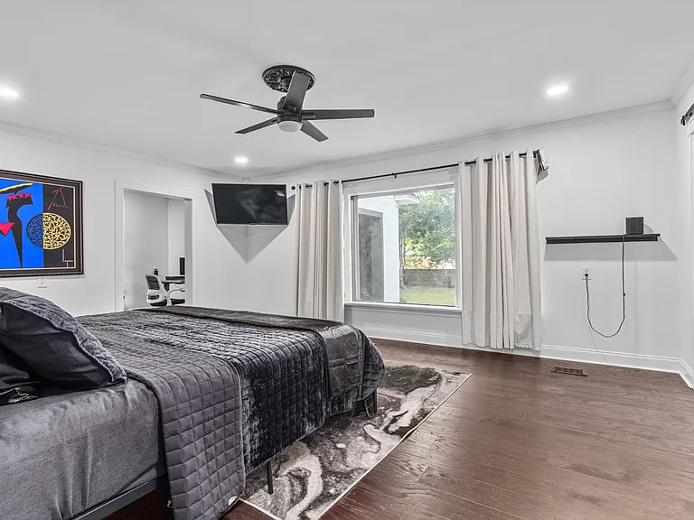 1020 W Matthews Ave — Photo 14