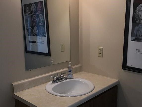4th image of 3187 Gracemore Ave