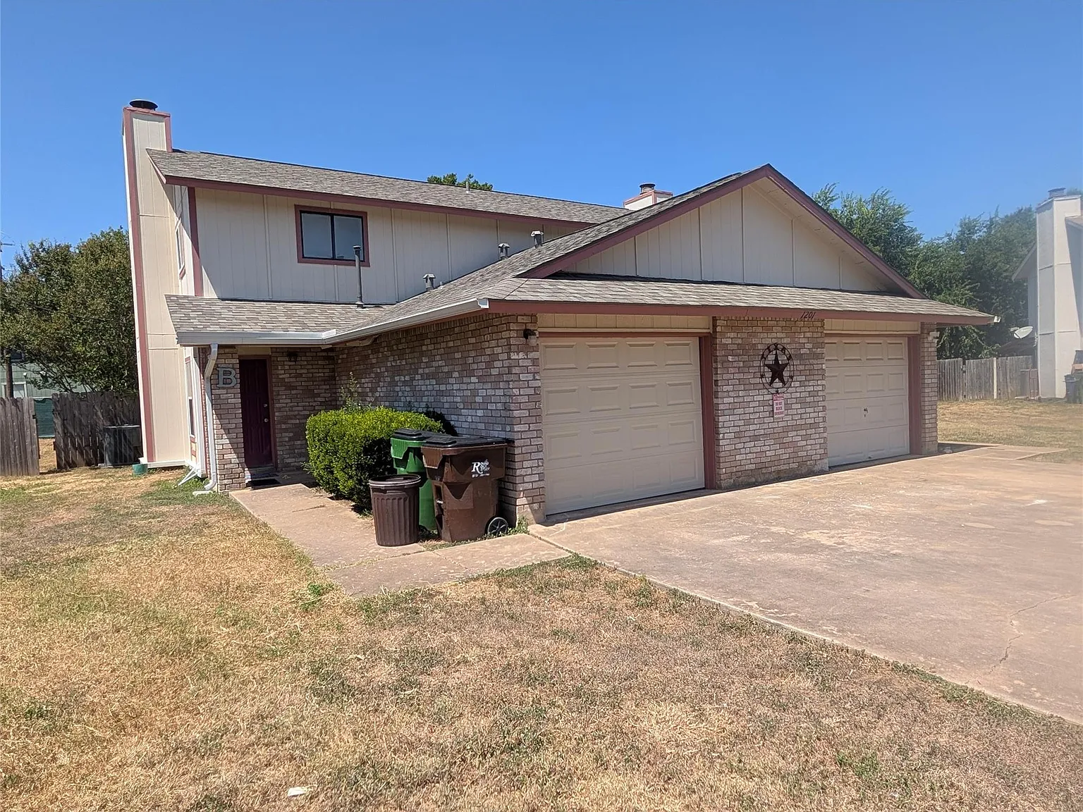 2 bed, 1.5 bath, 2036 sqft, $1,550 — Photo 1